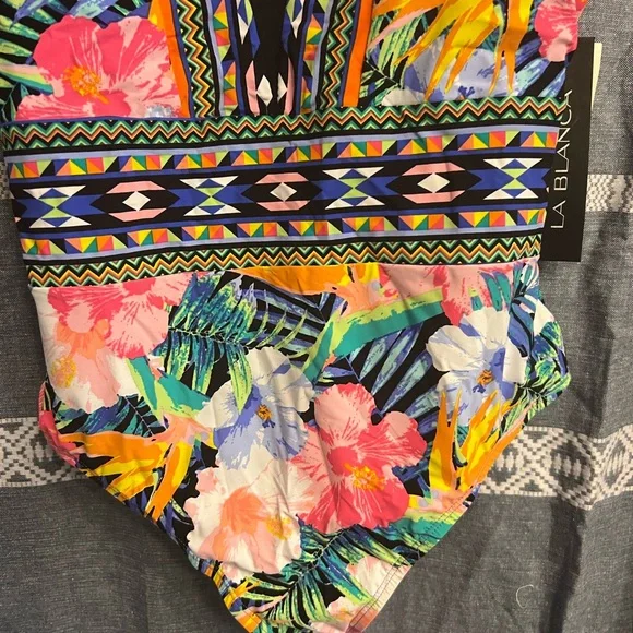 La Blanca Island Goddess Slimming One Piece swim suit Size 12 NWT $119 - Picture 3 of 5